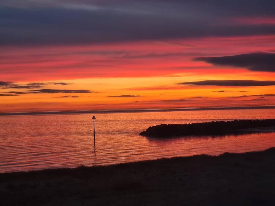 Awave From It All - Escape The City Life Jaywick Sands Eksteriør bilde