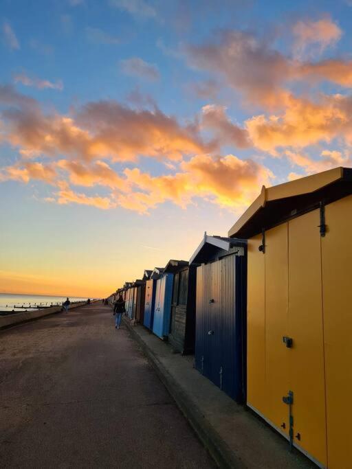 Awave From It All - Escape The City Life Jaywick Sands Eksteriør bilde