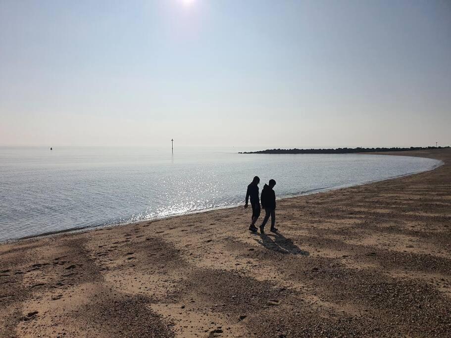 Awave From It All - Escape The City Life Jaywick Sands Eksteriør bilde